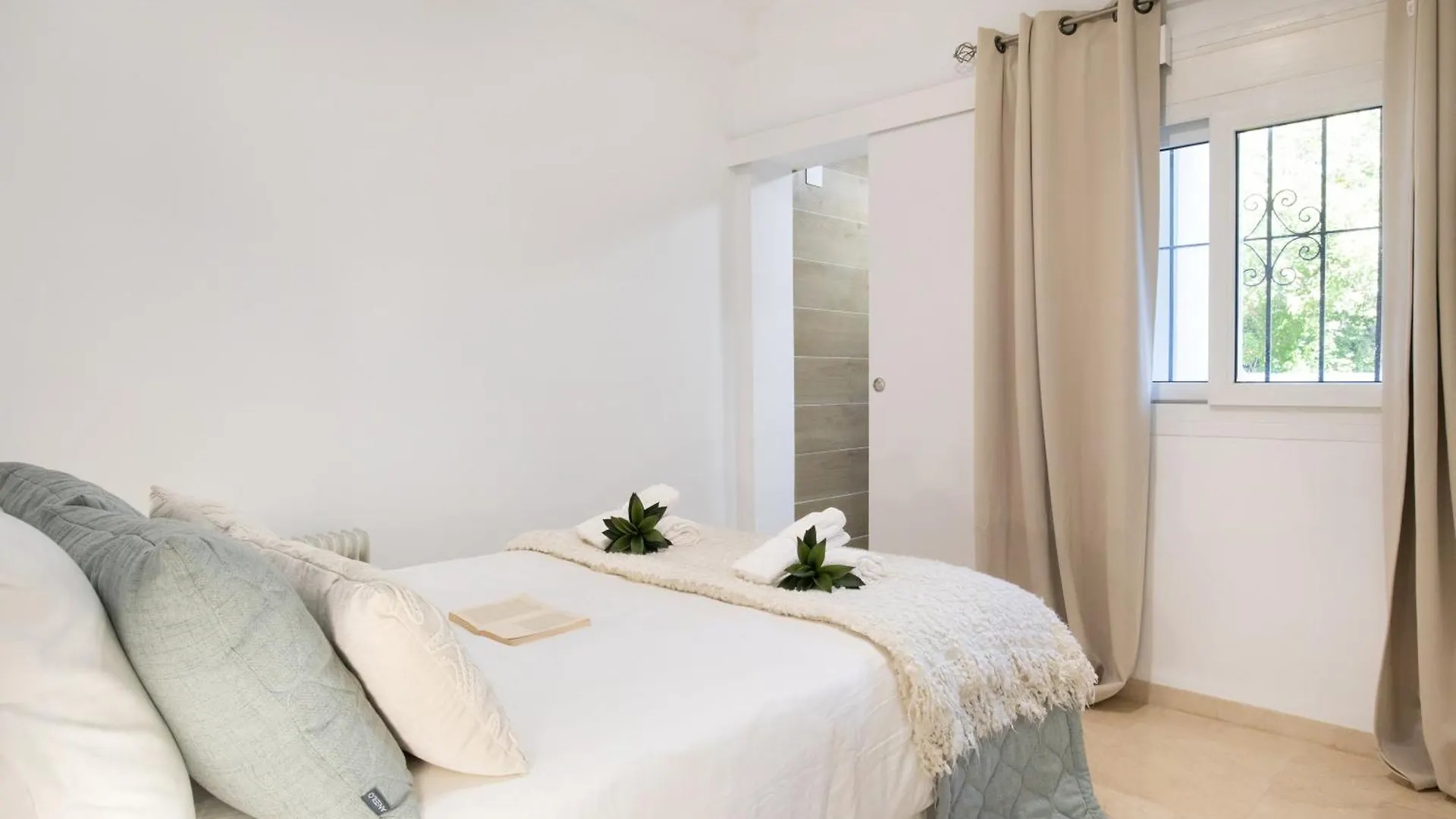 Apartment Puerto Banus Near La Sala By The Sea - Happy Rentals Marbella