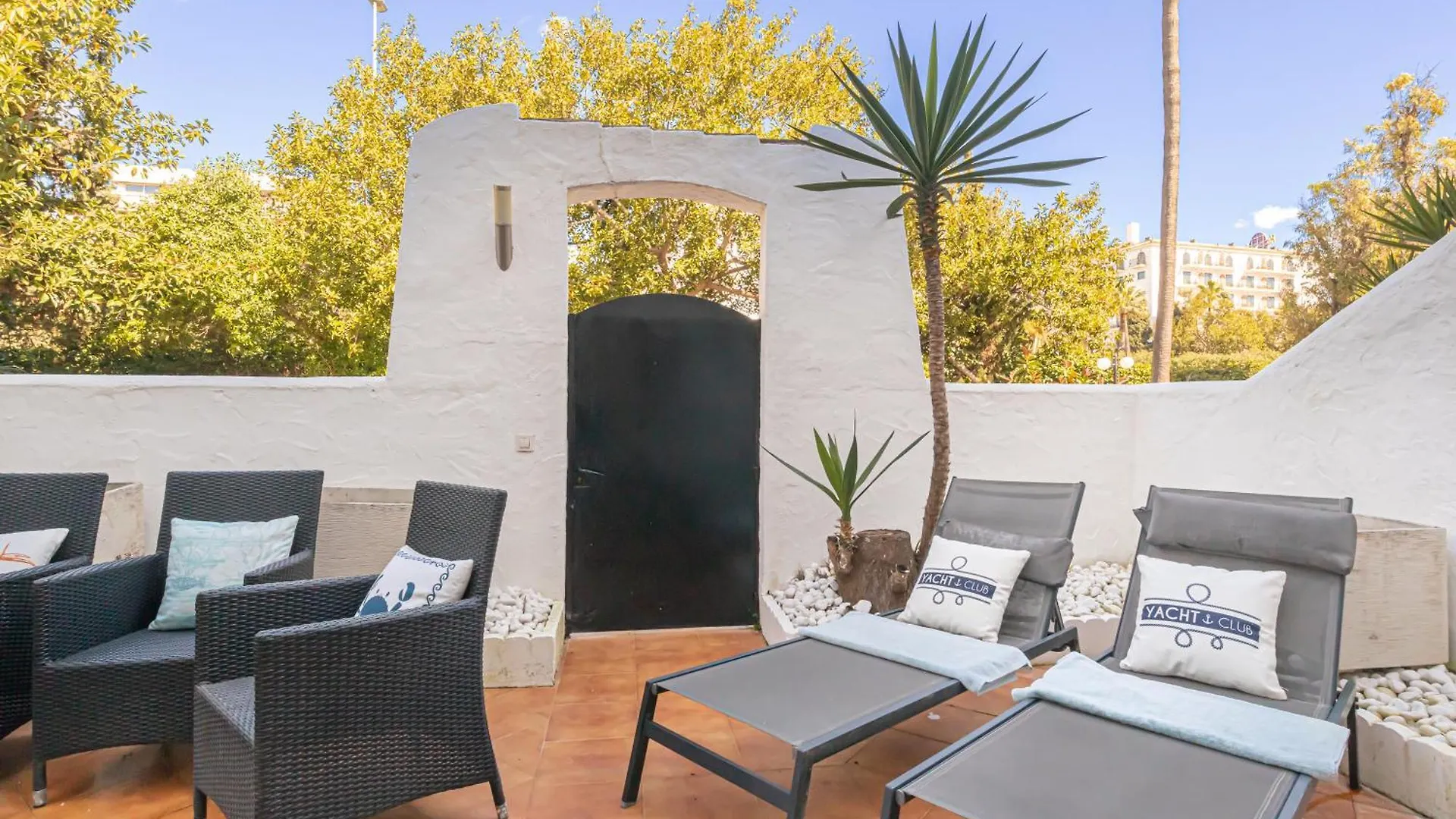 Apartment Puerto Banus Near La Sala By The Sea - Happy Rentals Marbella