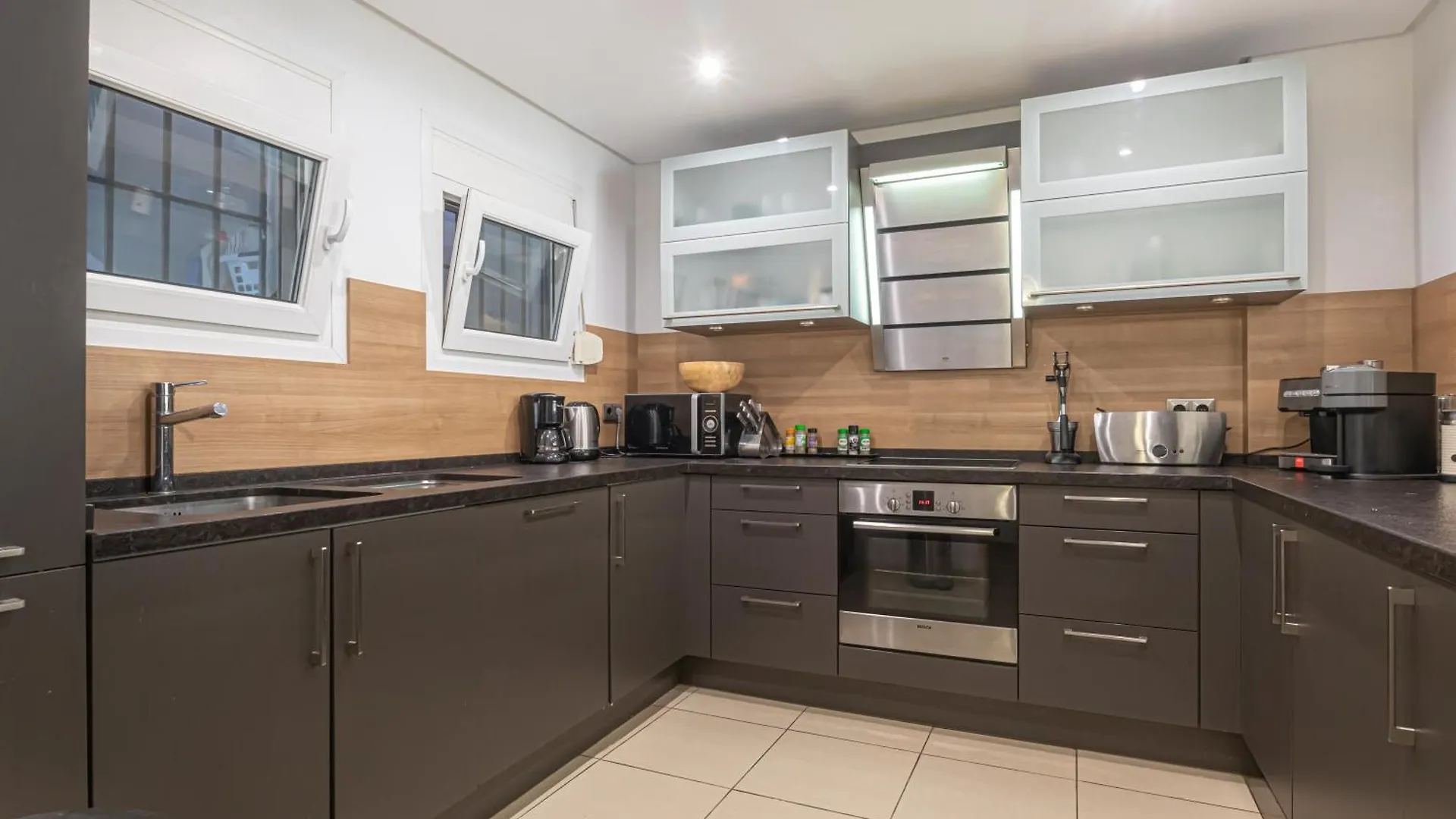 Puerto Banus Near La Sala By The Sea - Happy Rentals Marbella Apartment